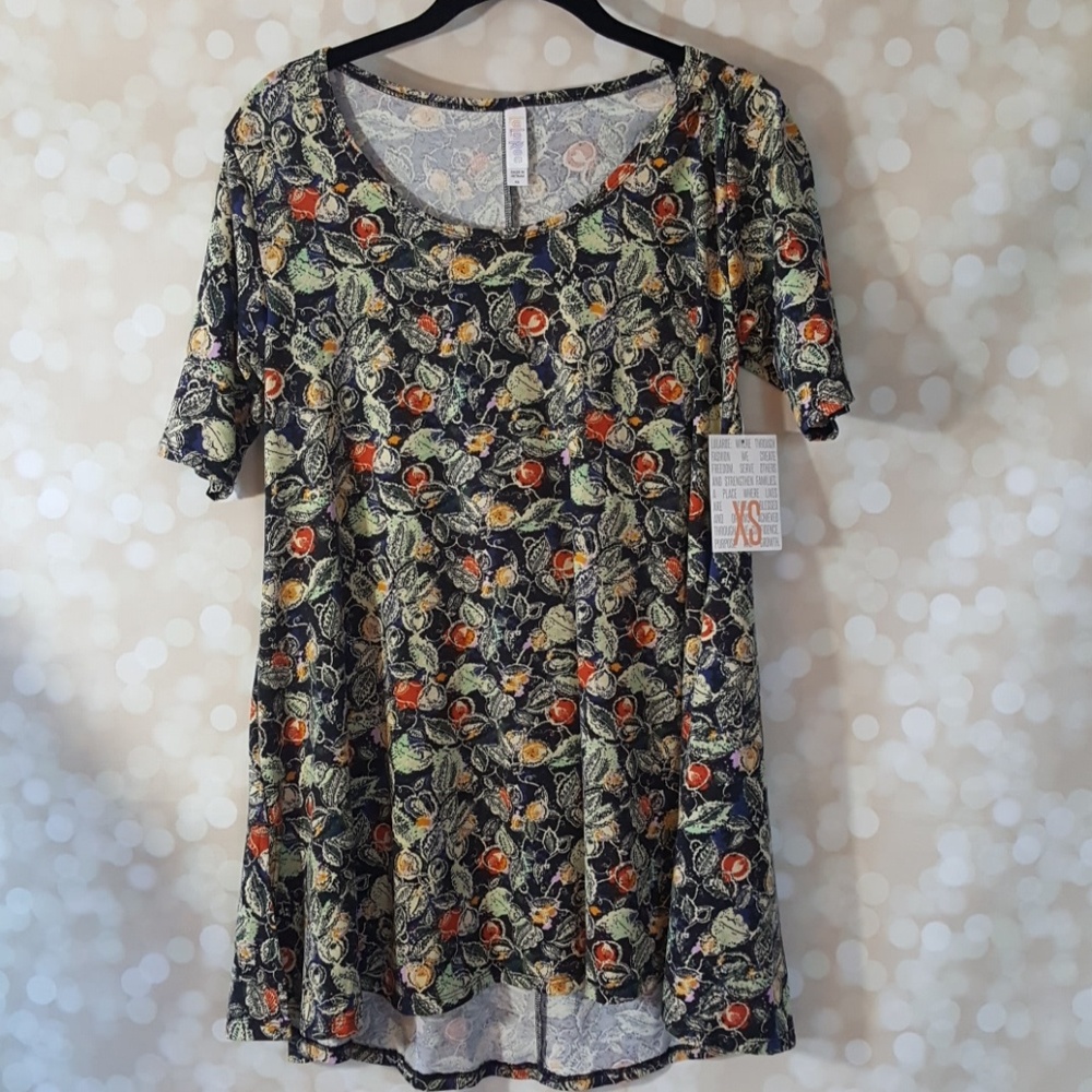 Bnwt Lularoe perfect tee cottony material